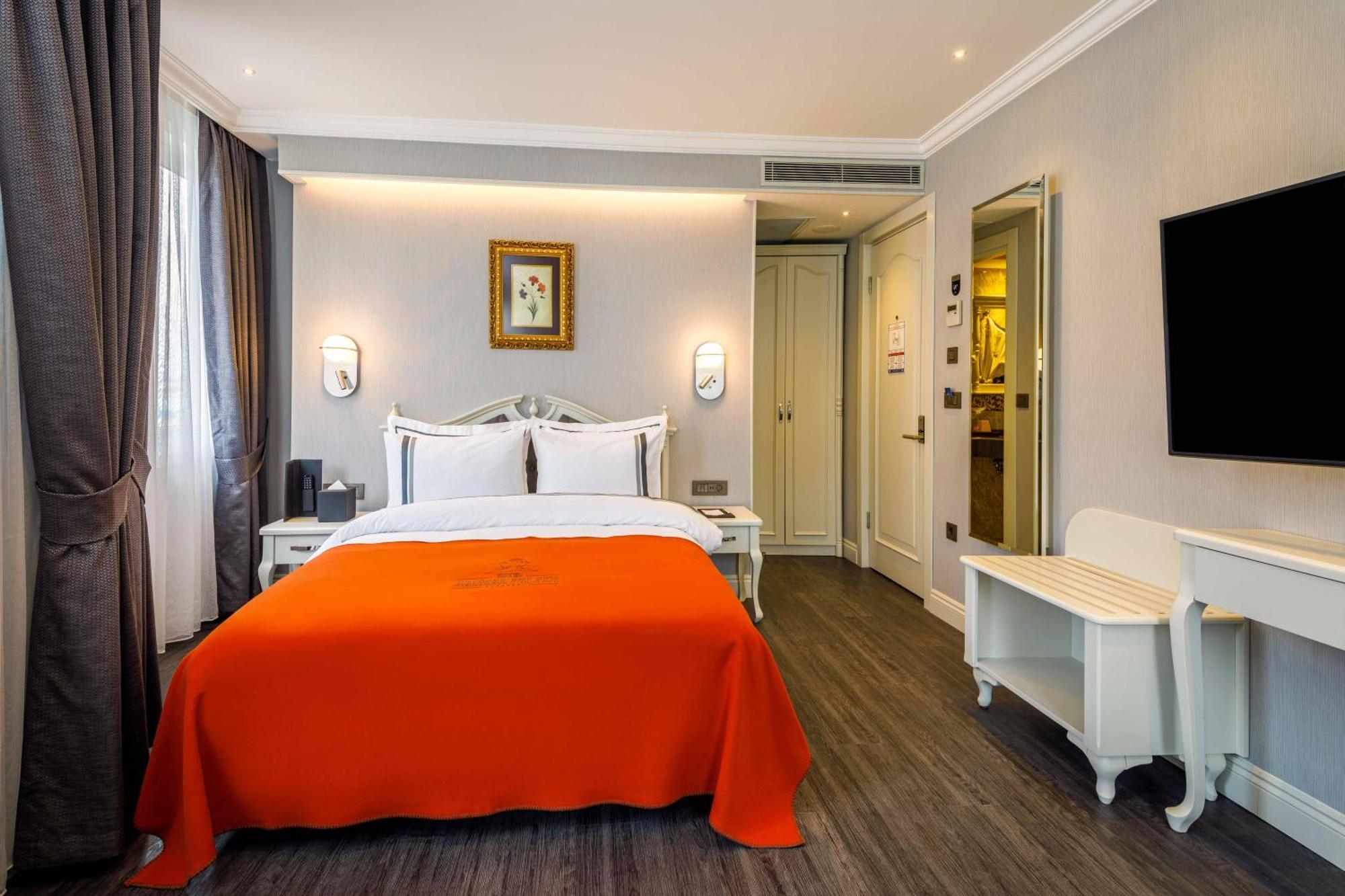 Standard Corner Room